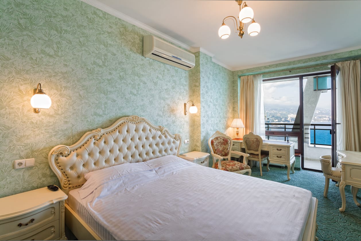 Ялта, Парус, 3-комн., 134 м², с террасой/балконом